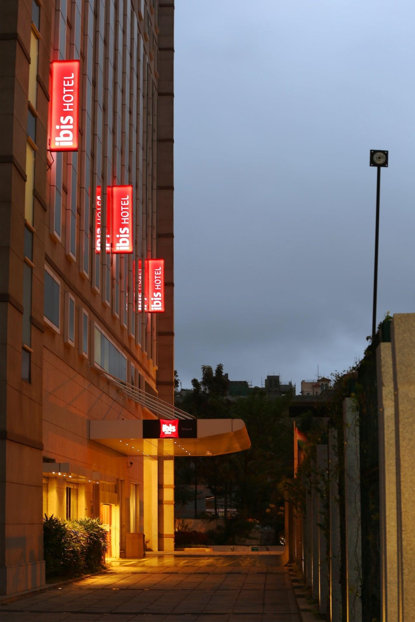 Отель Ibis Bengaluru Outer Ring Road Экстерьер фото