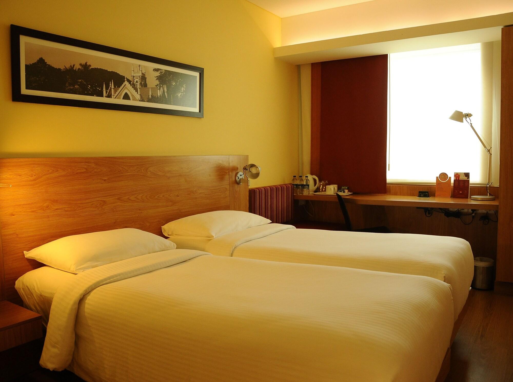 Отель Ibis Bengaluru Outer Ring Road Экстерьер фото