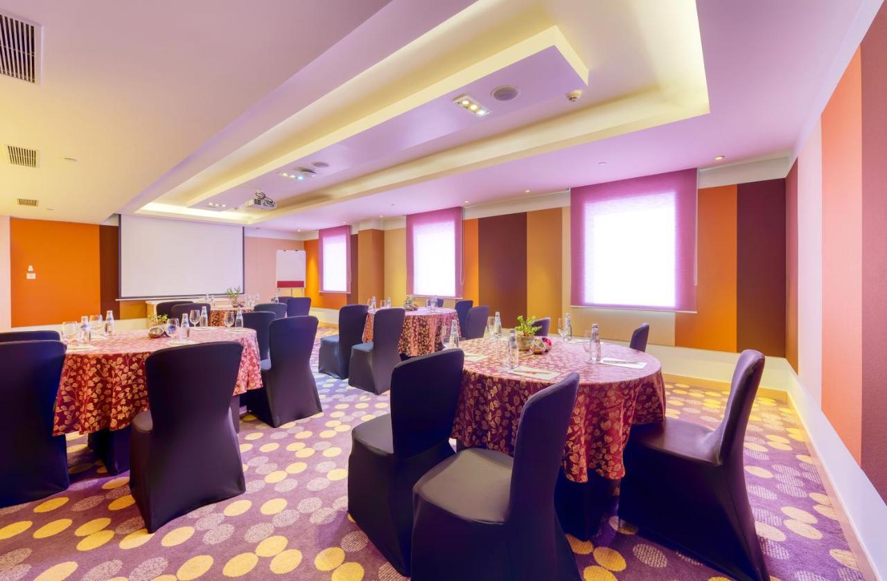 Отель Ibis Bengaluru Outer Ring Road Экстерьер фото