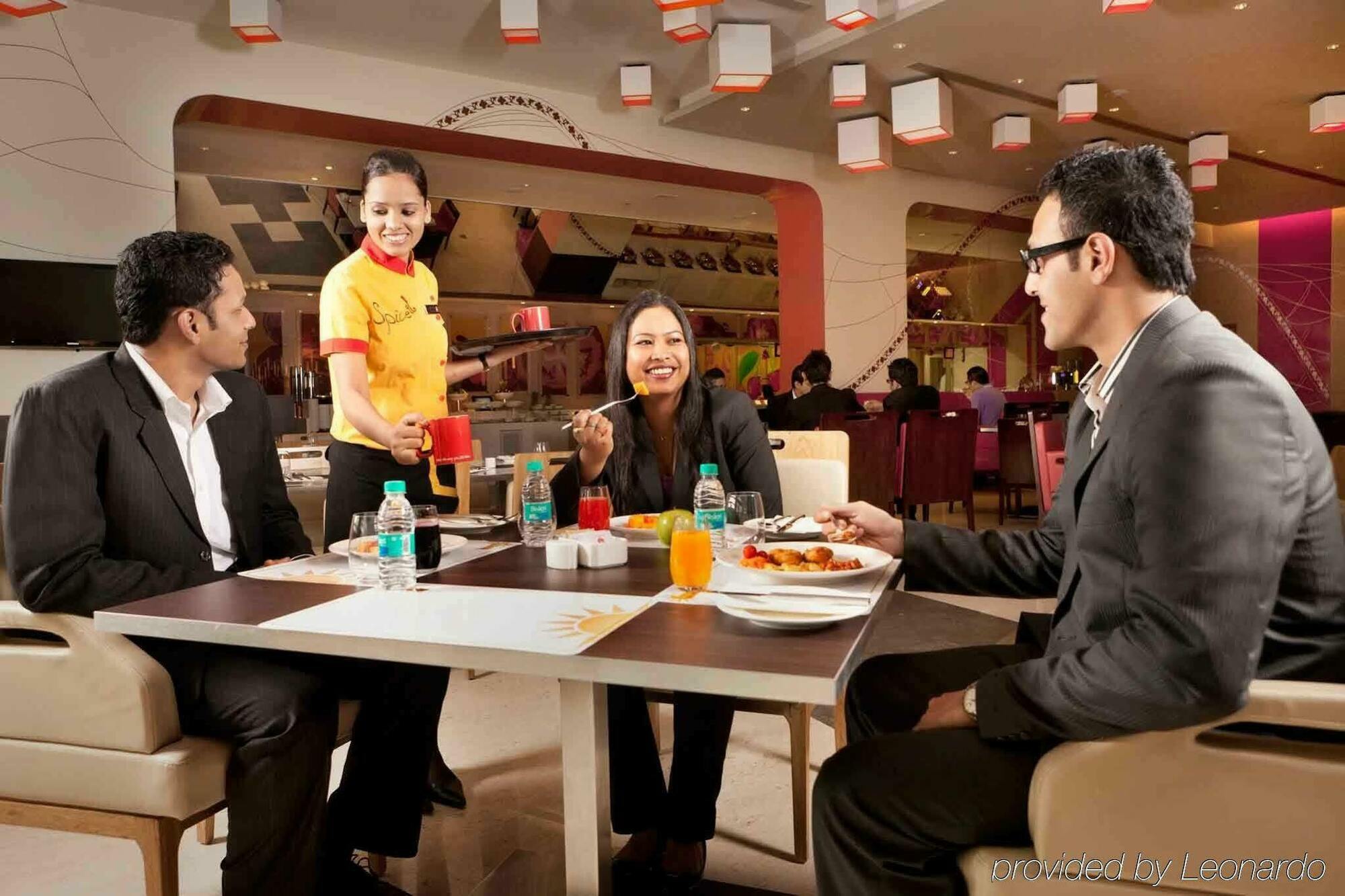 Отель Ibis Bengaluru Outer Ring Road Ресторан фото